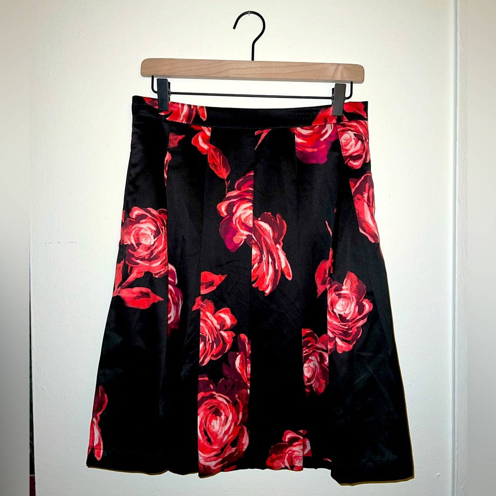 Black with Roses Pleated Satin Mid 2000s Skirt